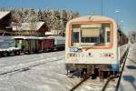 VS 220 der WEG im Einsatz bei der BOB im Dezember 1999 auf der Strecke Schaftlach-Tegernsee.