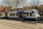 VT 414 der Tlesbahn im April 2000 in Neuffen, der erste Regioshuttle der Tlesbahn, ohne Klimaanlage, ohne Beschriftung  Tlesbahn  und mit anderen Farbdesigne wie heute.