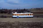 Mit einem Sonderzug für Stuttgarter Straßenbahnfreunde ist T 31 an einem Februarsamstag 1985 bei Machtolsheim unterwegs. Das Plakat hinten am Triebwagen weist auf das 150-jährige Jubiläum der deutschen Eisenbahnen hin, ironischerweise sollte diese Bahn das Ende des Jubiläumsjahres nicht mehr erleben.