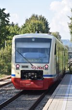 RADOLFZELL am Bodensee (Landkreis Konstanz), 14.09.2016, Wagen 252 der HzL nach Stockach bei der Ausfahrt aus dem Haltepunkt Radolfzell-Haselbrunn