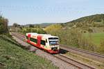 Als Ringzug (Rottweil - Villingen (Schwarz.)) fuhr am Nachmittag des 24.04.2020 der SWEG/HzL 239 (650 635-5) südlich vom Haltpunkt Rottweil Saline in Richtung Deißlingen.