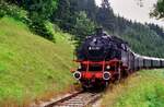 Bei der Hohenzollerischen Landesbahn gab es 1987 noch längere Plandampffahrten, diese auf dem Foto mit der Dampflok 64 289 war am 22.07.1987