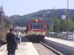 NE81 in Blumberg-Zollhaus, 12.8.07. Links am Bildrand ein Zug der Wutachtalbahn.