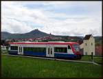 Ebenfalls am 5.5.13 wurde die Rückfahrt des Eyachtäler Radexpresses, welcher jeden Sonn,- und Feiertag verkehrt, aufgenommen. Hier verließ der Zug vor wenigen Minuten den Hechinger Landesbahnhof in richtung Eyach. 
Aufgenommen wurde das ganze kurz vor dem ersten BÜ in Hechingen, mit einem schönen Blick über die ganze Stadt. 