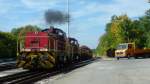 Am 29.9.11 gehörte die V119 noch der Hohenzollerischen Landesbahn. 
Heute gehört die Lok dem Unternehmen ProLok und rangiert im Hamburger Hafen hin und her... 
Hier auf dem Bild fährt der Zug aus dem Hechinger Landesbahnhof. 