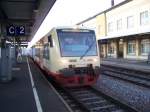 zu sehen ist ein triebzug der hzl am bahnhof aulendorf der zur abfahrt nach ulm bereit steht gesehen am 04.02.07 in aulendorf abfahrt ist 7:52