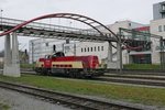 Nach dem Abkuppeln von den vollen nach Konstanz gezogenen Holcim-Zementwagen umfhrt V 181 der HzL diese um anschlieend an die bereitgestellten leeren Zementwagen anzukuppeln.