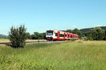  Einige Züge auf der Ammertalbahn werden mit HzL-RS1 verstärkt: RB 22983 mit VT 221 und zwei RAB-RS1 kurz vor Unterjesingen Sandäcker (22.06.2016)