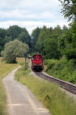 HzL-Güterzug im Frontschuss mit den Zugloks V124 und V151 (so nicht zu sehen, da Lok hinter V124) auf der Schlattner Steigung (21.06.2016)