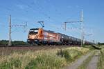 Akiem 187 500, vermietet an HSL Logistik,  Akiem - European Logistics Together - HSL  mit Kesselwagenzug in Richtung Wunstorf (Dedensen-Gümmer, 16.07.18).