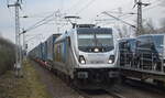 HSL Logistik GmbH, Hamburg-Tiefstack [D] mit   187 343-9  [NVR-Nummer: 91 80 6187 343-9 D-Rpool] und KLV-Zug aus Rostock am 21.12.21 Bf.