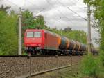 145 091-5 der HSL Logistik mit einem Kesselwagenzug bei Emsbüren. Aufgenommen am 28.04.18 