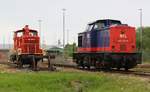 Lok 17 WFL / 202 264-8 und HSL 363 121-5 in der Abstellung in der Ost-West-Strasse im Überseehafen Rostock.