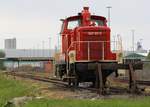 HSL 363 121-5 / 31.05.2015 - Aufnahme vom Strassenrand Ost-West-Strasse aus in Rostock.