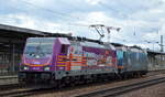 HSL Logistik GmbH, Hamburg [D] mit einem Lokzug mit  186 383-6  [NVR-Nummer: 91 80 6186 383-6 D-AKIEM] mit  185 601-2  [NVR-Nummer: 91 80 6185 601-2 D-BRLL] am Haken am 16.03.21 Durchfahrt Bf.