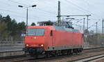 HSL Logistik GmbH, Hamburg [D] mit  145 093-1  [NVR-Nummer: 91 80 6145 093-1 D-BRLL] am 09.02.22 Durchfahrt Bf.