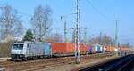 HSL Logistik GmbH, Hamburg [D] mit der Railpool Lok  185 687-1  [NVR-Nummer: 91 80 6185 687-1 D-Rpool] und Containerzug am 24.03.22 Berlin Springpfuhl.