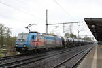 HSL 186 381-0 mit Kesselwagen Richtung Pirna, am 14.04.2023 in Dresden-Strehlen.