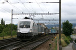 ES 64 U2-100 unweit der Eisenbahnbrücke über den Rhein, die sich südlich des Bahnhofs Basel Badischer Bahnhof befindet.
