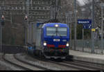 HUPAC - Lok 193 496 mit Güterwagen bei der durchfahrt im Bahnhof Sissach am 26.02.2021