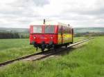 DT 511 (Wismarer Schienenbus) der Ilmebahn GmbH am 12.05.2012 bei der Abschiedsfahrt des Vereins Einbecker Eisenbahnfreunde zum Strecken-Endpunkt Juliusmhle (die letzten 3 km der Strecke werden kurz nach dieser Fahrt abgebaut).