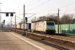 185 580-8 ITL - Eisenbahngesellschaft mbH mit einem Containerzug von Bremerhaven nach Frankfurt(Oder) in Rathenow.