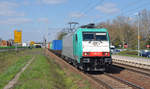 186 127 der ITL rollte mit einem Containerzug am 10.04.19 durch Wittenberg-Altstadt Richtung Hbf.