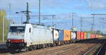 ITL - Eisenbahngesellschaft mbH, Dresden [D] mit   185 637-6  [NVR-Nummer: 91 80 6185 637-6 D-ITL] mit Containerzug am 18.10.19Durchfahrt Bf.