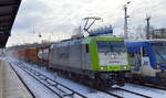 ITL - Eisenbahngesellschaft mbH, Dresden [D] mit  185 598-0  [NVR-Nummer: 91 80 6185 598-0 D-ITL] und Containerzug am 11.02.21 Bf.