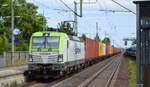 ITL - Eisenbahngesellschaft mbH, Dresden [D] mit  193 783-7  [NVR-Nummer: 91 80 6193 783-7 D-ITL] und Containerzug am 18.07.22 Durchfahrt Bahnhof Dedensen Gümmer.