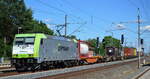 ITL - Eisenbahngesellschaft mbH, Dresden [D] mit  185 562-6  [NVR-Nummer: 91 80 6185 562-6 D-ITL] und einem Containerzug am 12.07.22 Durchfahrt Bahnhof Glöwen.