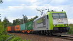 ITL - Eisenbahngesellschaft mbH, Dresden [D] mit ihrer  185 548-6  [NVR-Nummer: 91 80 6185 548-5 D-ITL] und einem Containerzug am 07.09.22 Berlin Wuhlheide.