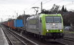 ITL - Eisenbahngesellschaft mbH, Dresden [D] mit ihrer  185 548-6  [NVR-Nummer: 91 80 6185 548-5 D-ITL] und einem Containerzug am 02.01.23 Berlin Hirschgarten.