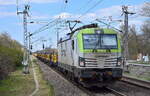 ITL - Eisenbahngesellschaft mbH, Dresden [D] mit ihrer  193 484-4  [NVR-Nummer: 91 80 6193 484-3 D-ITL] und Güterzug Drehgestell-Flachwagen für Langschienentransporte (leer) am 06.04.23