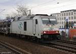 285 109 der ITL hat einen langen Autozug am Hagen und durchfährt am 09.01.2013 den Hp Dresden - Dobritz