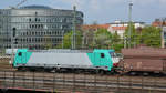 Die Lokomotive E 186 131-9 von ITL mit einem Güterzug im April 2014 in Dresden.