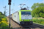 ITL - Eisenbahngesellschaft mbH mit ihrer  185 580-8  [NVR-Number: 91 80 6185 580-8 D-ITL] und Containerzug am 04.08.18 Bf.
