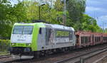 ITL - Eisenbahngesellschaft mbH mit  185 548-6  (NVR-Nummer: 91 80 6185 548-5 D-ITL] mit einem leeren Güterzug PKW-Transportwagen am 14.05.19 Richtung Frankfurt/Oder in Berlin-Hirschgarten.