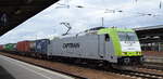 ITL - Eisenbahngesellschaft mbH, Dresden [D] mit  185 562-6  [NVR-Nummer: 91 80 6185 562-6 D-ITL] und Containerzug am 18.02.20 Durchfahrt Bf. Flughafen Berlin Schönefeld.