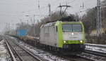 ITL Eisenbahngesellschaft mbH, Dresden [D] mit  185 517-0  [NVR-Nummer: 91 80 6185 517-0 D-ITL] und schwach ausgelastetem Containerzug am 05.01.21 Berlin Hirschgarten.