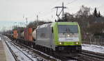 ITL - Eisenbahngesellschaft mbH, Dresden [D] mit  185 562-6   [NVR-Nummer: 91 80 6185 562-6 D-ITL] und Containerzug am 15.02.21 Berlin Hirschgarten.