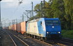 ITL - Eisenbahngesellschaft mbH, Dresden [D] mit  185-CL 004  [NVR-Nummer: 91 80 6185 504-8 D-ATLU] mit Containerzug auf dem Weg zum Hamburger Hafen am 25.08.21 Durchfahrt Bf.