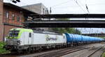 ITL - Eisenbahngesellschaft mbH, Dresden [D] mit  193 782-0  [NVR-Nummer: 91 80 6193 782-0 D-ITL] und einem Kesselwagenzug verlässt den Hamburger Hafen am 25.08.21 Durchfahrt Bf.