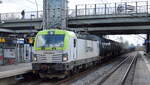 ITL - Eisenbahngesellschaft mbH, Dresden [D] mit  193 484-3  [NVR-Nummer: 91 80 6193 484-3 D-ITL] und Kesselwagenzug am 11.04.22 Durchfahrt Bf.