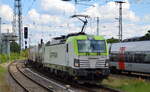 ITL - Eisenbahngesellschaft mbH, Dresden [D] mit  193 895-0  [NVR-Nummer: 91 80 6193 895-0 D-ITL] und Containerzug am 01.06.22 Durchfahrt Bf.