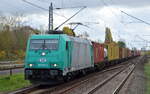 ITL - Eisenbahngesellschaft mbH, Dresden [D] mit ihrer  185 633-5  [NVR-Nummer: 91 80 6185 633-5 D-ITL] und einem Containerzug am 25.10.22 Durchfahrt Bahnhof Berlin Hohenschönhausen.