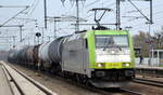 ITL - Eisenbahngesellschaft mbH, Dresden [D] mit  185 562-6  [NVR-Nummer: 91 80 6185 562-6 D-ITL] und Kesselwagenzug am 30.11.22 Durchfahrt Bahnhof Golm.