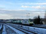 ITL 285 111-1 TRAXX DE verlässt Gera mit einem Kesselwagenzug am 5.12.2023. Standort Bahnsteig 3