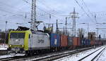 ITL - Eisenbahngesellschaft mbH, Dresden [D] mit ihrer  185 543-6  [NVR-Nummer: 91 80 6185 543-6 D-ITL] und einem Containerzug aus Frankfurt (Oder)am 16.01.24 Durchfahrt Bahnhof Schönefeld (bei
