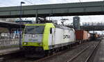 ITL - Eisenbahngesellschaft mbH, Dresden [D] mit ihrer  185 550-1  [NVR-Nummer: 91 80 6185 550-1 D-ITL] und einem Containerzug Richtung Hamburg am 16.02.24 Durchfahrt Bahnhof